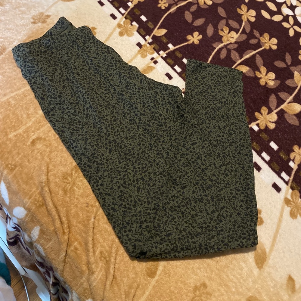 Laura scott Green legging.